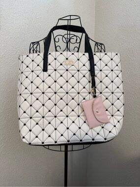 Betsey Johnson White Quilted Tote Bag with Pink Pouch